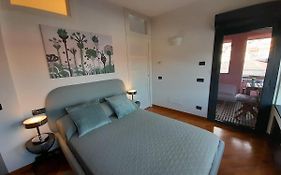 Bilocale Vista Mare Con Terrazzo-Porto Antico- Parcheggio Scontato